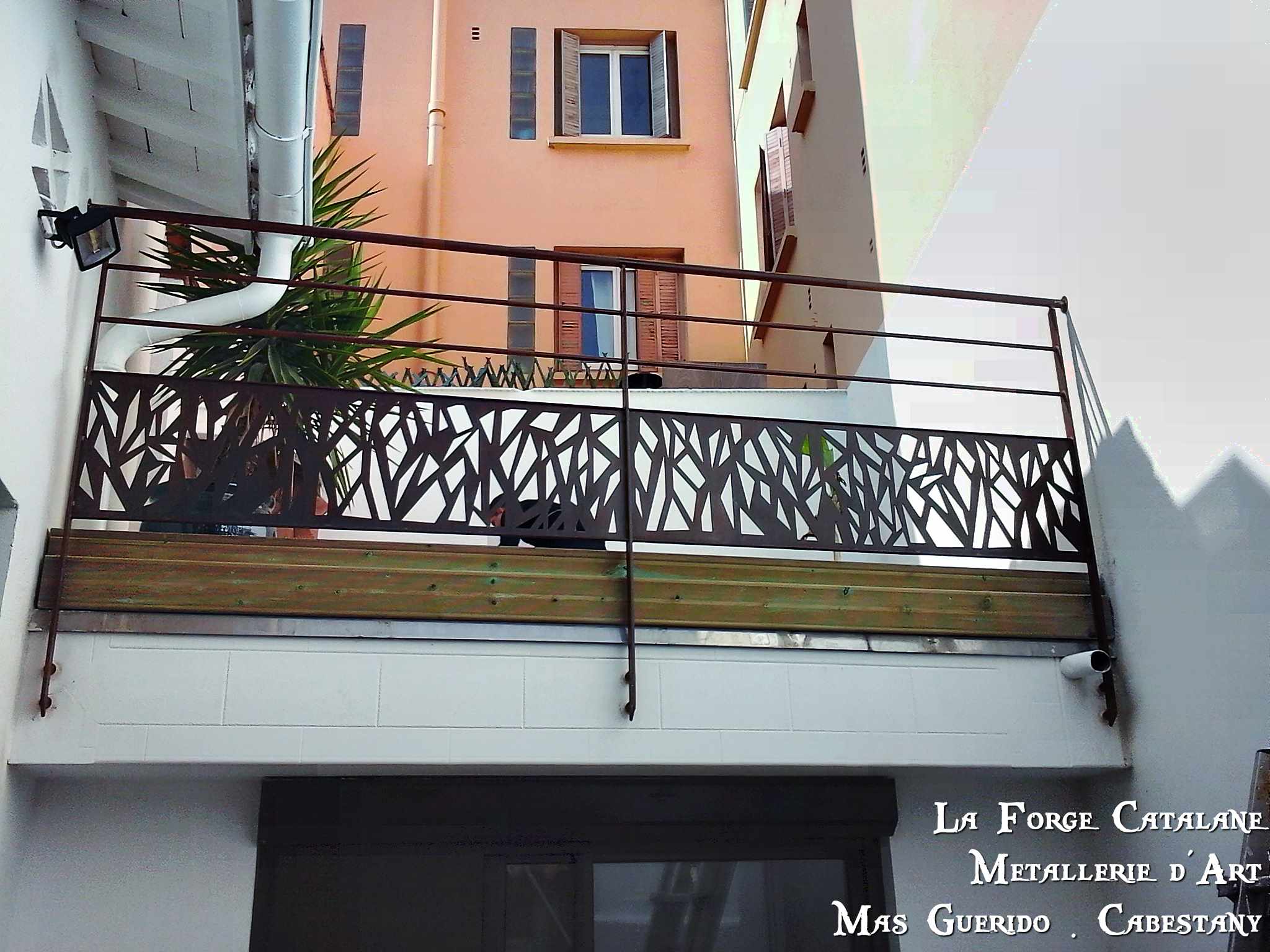 rambarde garde corps soubassement decoupe laser fer La Forge Catalane.jpg